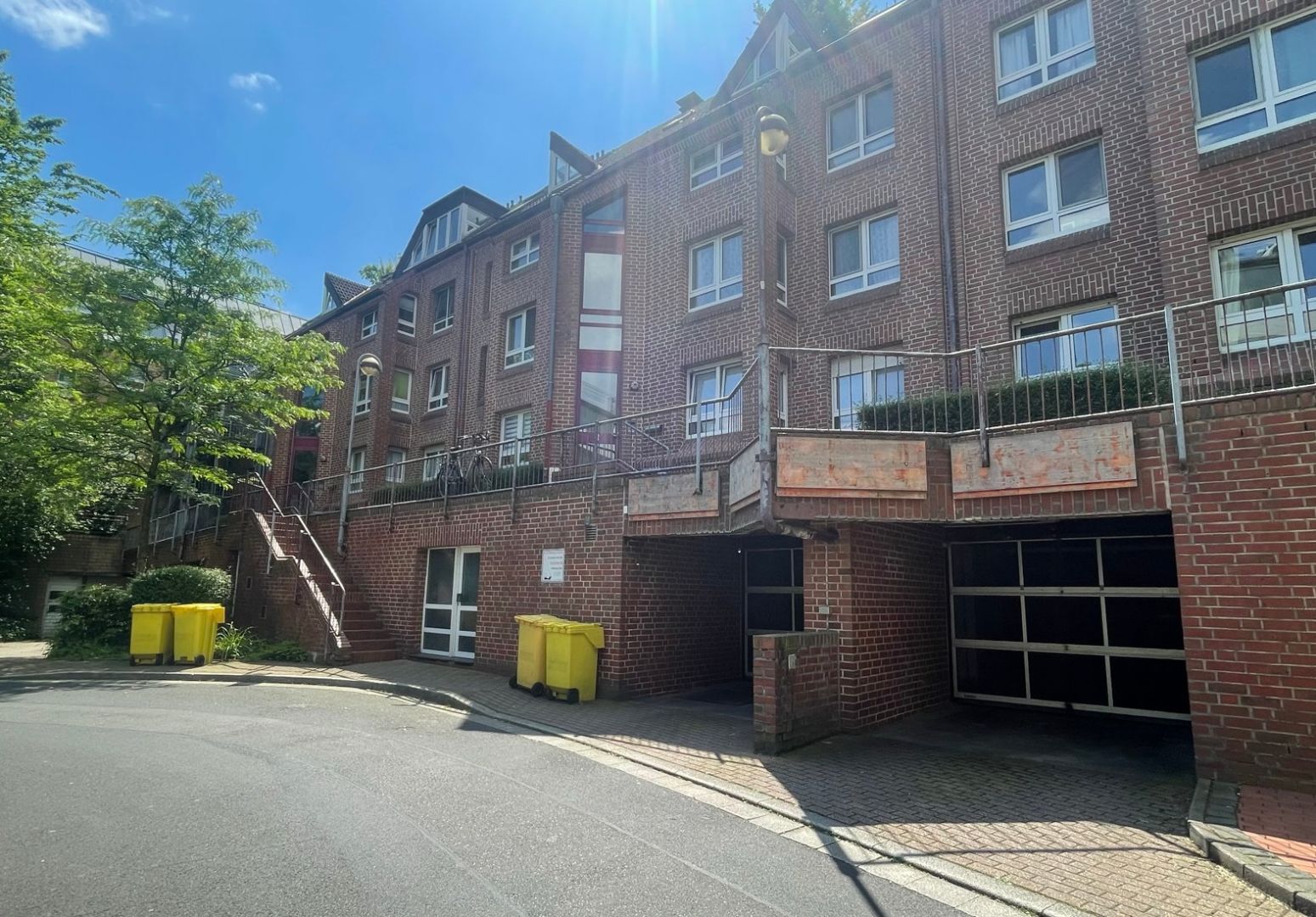 Neuss-City: Einziehen und Wohlfühlen - attraktive, großzügige 3-Zimmerwhg. Garten und TG-Stellplatz